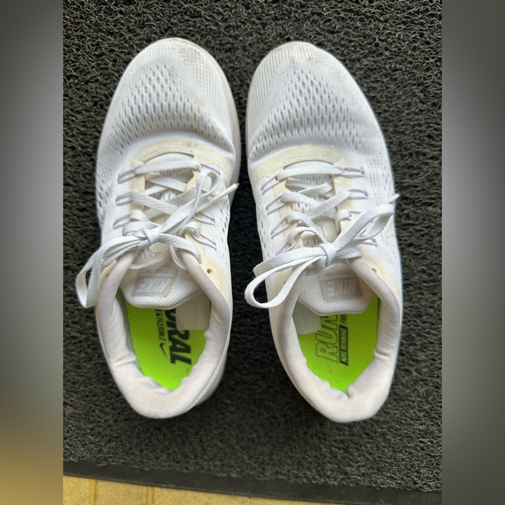 Nike White Women’s Run Natural Shoes Sneakers size 8